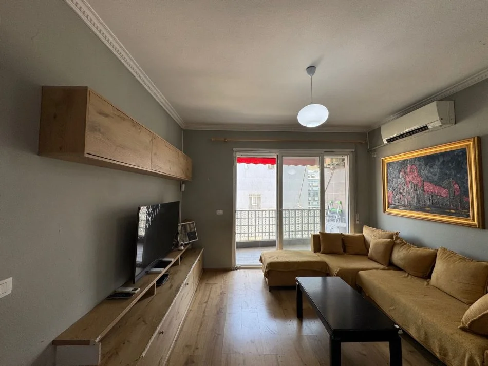 Tirane, shitet apartament 2+1 , 1 m² 280.000 € (Komuna e Parisit)
