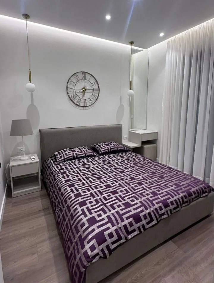 Tirane, jepet me qera apartament 1+1 Kati 8, 50 m² 620 € (Rruga Karl Gega)