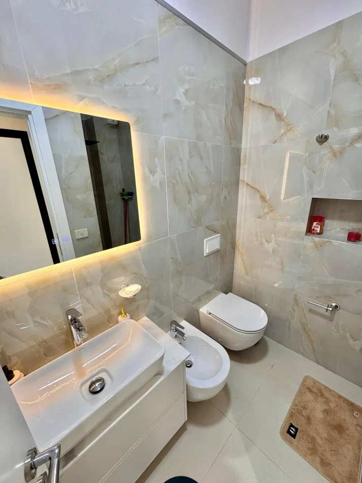 Tirane, jepet me qera apartament 2+1 Kati 6, 1.400 € (Rruga Mine Peza)