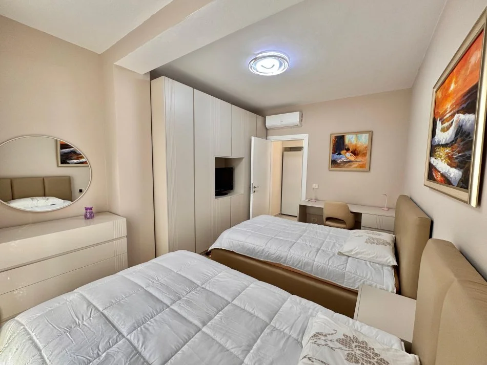 Tirane, jepet me qera apartament 2+1 Kati 6, 1.400 € (Rruga Mine Peza)