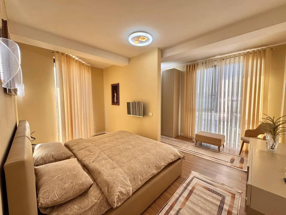 Tirane, jepet me qera apartament 2+1 Kati 6, 1.400 € (Rruga Mine Peza)