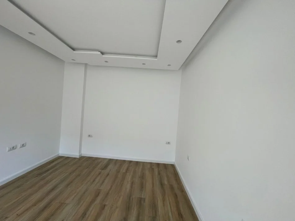Tirane, jepet me qera ambjent biznesi Kati 3, 120 m² 900 € (Kafe Flora)