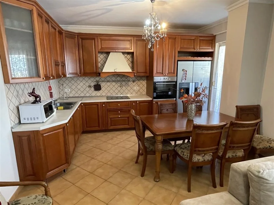 Tirane, jepet me qera apartament 2+1 , 1.000 € (Stadiumi Air Albania)