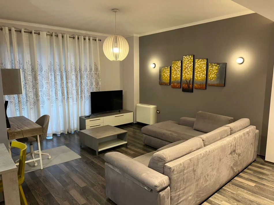 Tirane, jepet me qera apartament 2+1+Aneks+Ballkon , 1.400 € (Rruga e Kosovareve)