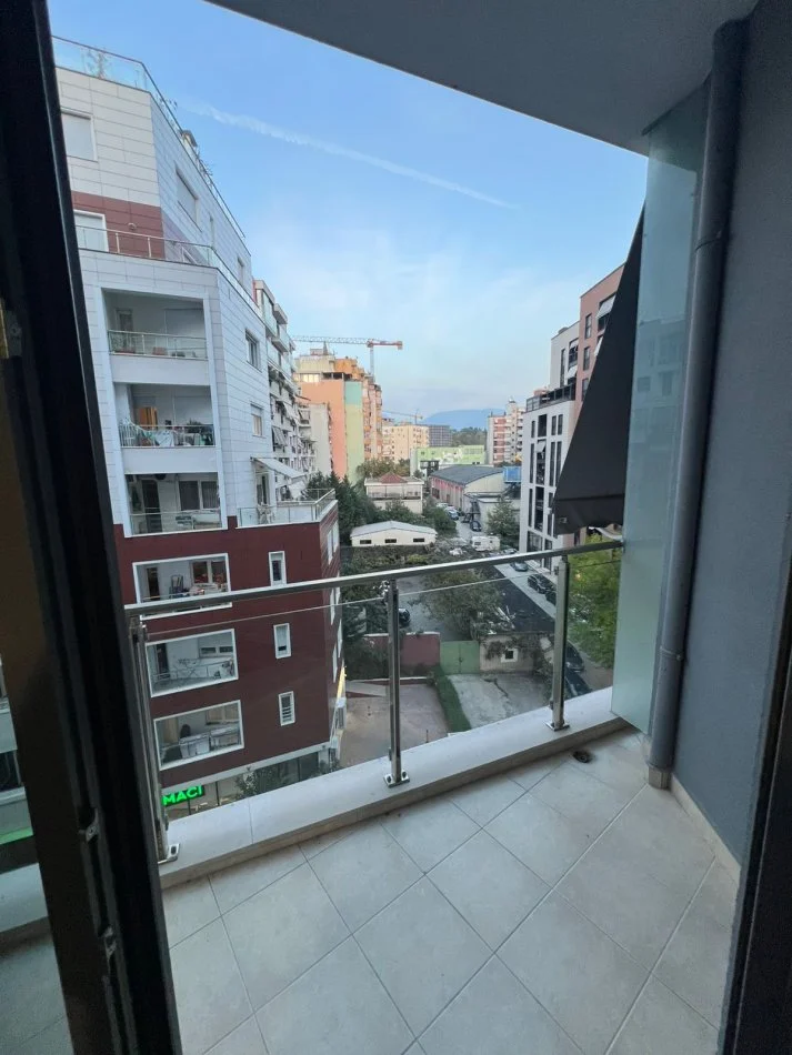 Tirane, jepet me qera apartament 2+1+Aneks+Ballkon , 1.400 € (Rruga e Kosovareve)