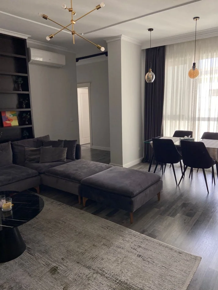 Tirane, jepet me qera apartament 2+1 Kati 4, 100 m² 800 € (Eduard Mano)