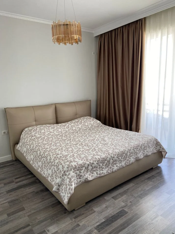 Tirane, jepet me qera apartament 2+1 Kati 4, 100 m² 800 € (Eduard Mano)