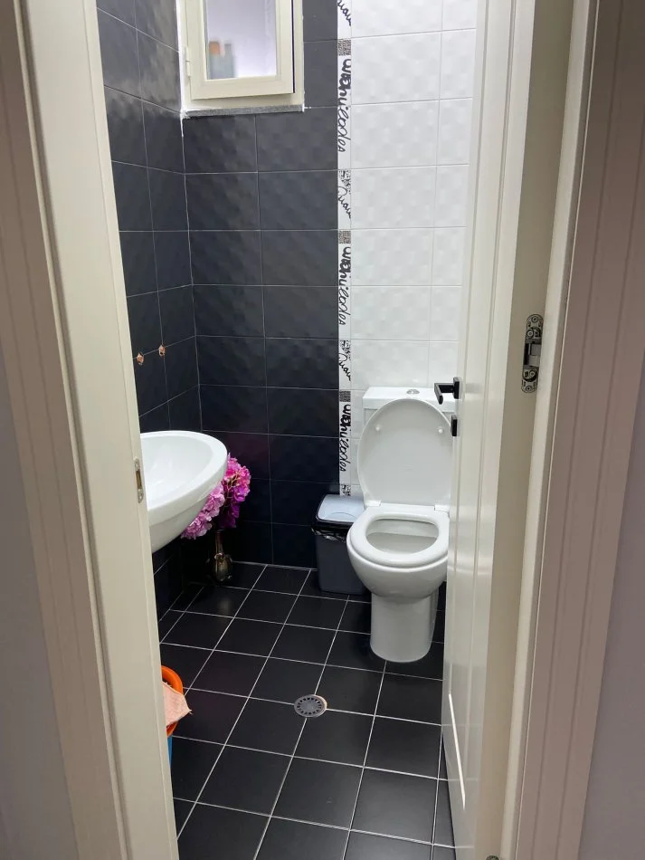 Tirane, jepet me qera apartament 2+1 Kati 4, 100 m² 800 € (Eduard Mano)