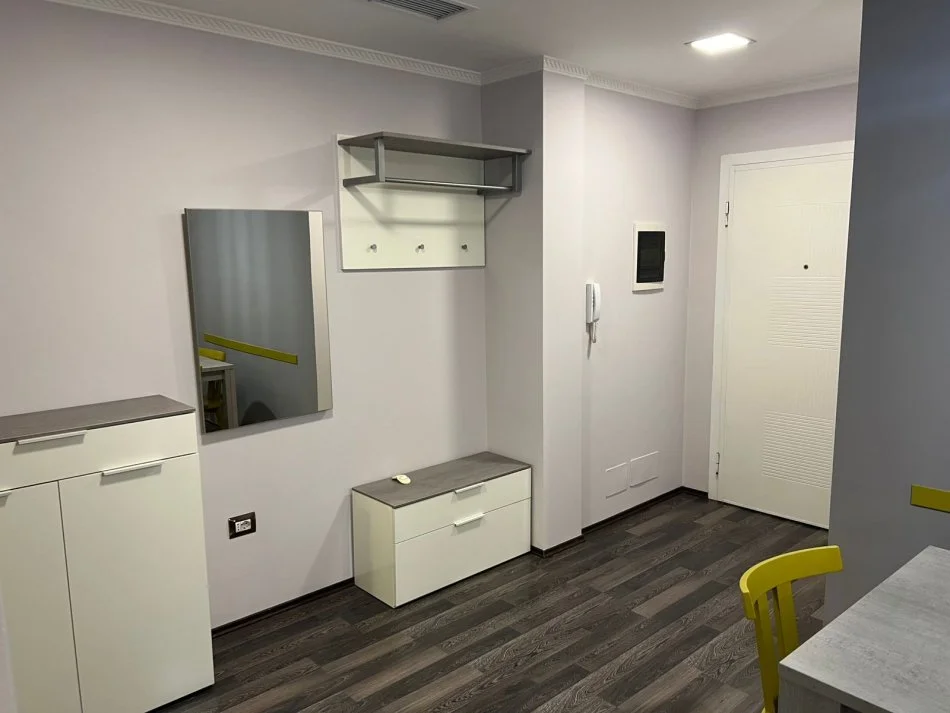 Tirane, jepet me qera apartament 2+1+Aneks+Ballkon Kati 3, 120 m² 1.400 € (rruga e kosovareve)