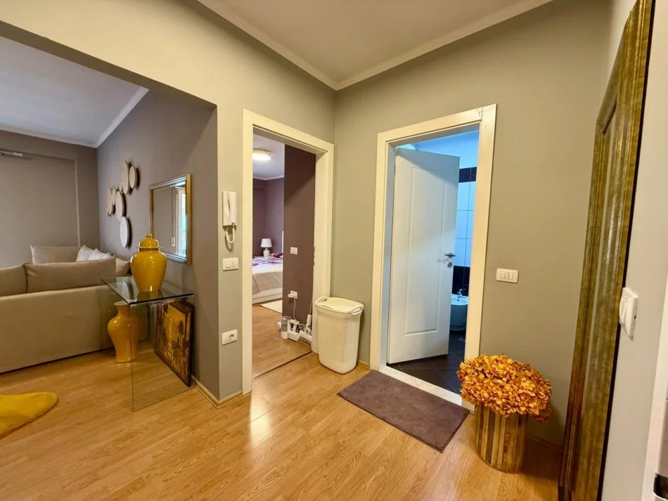 Tirane, jepet me qera apartament 1+1+Ballkon Kati 4, 67 m² 600 € 