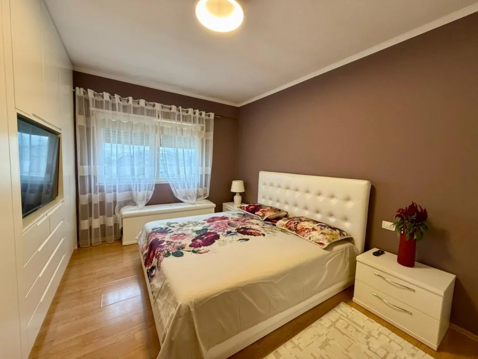 Tirane, jepet me qera apartament 1+1+Ballkon Kati 4, 67 m² 600 € 
