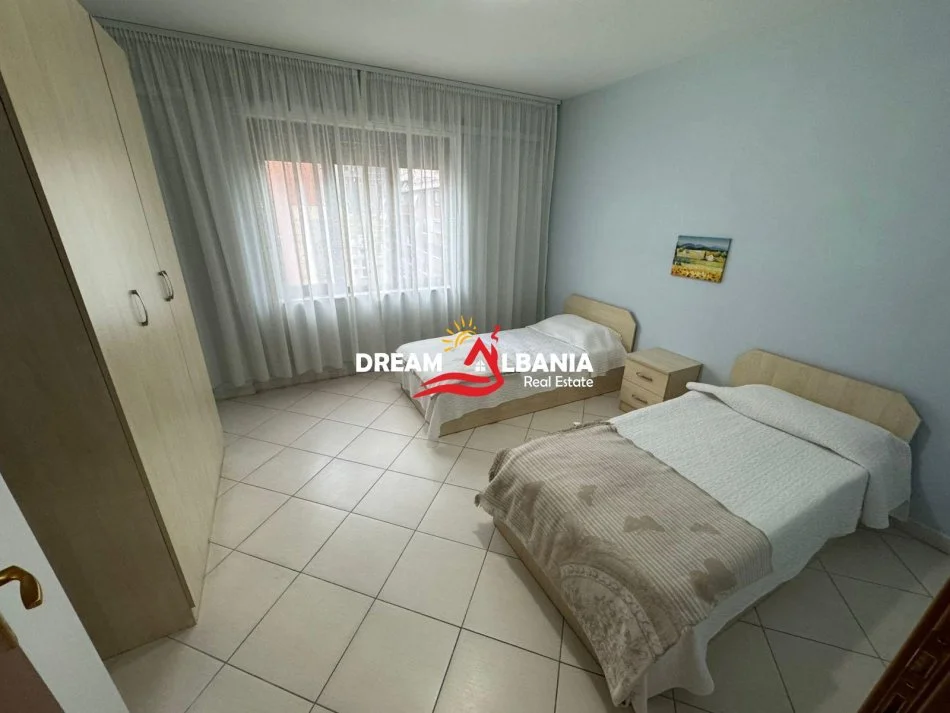 Tirane, jepet me qera apartament 2+1 , 115 m² 700 € (Rruga e Barrikadave)