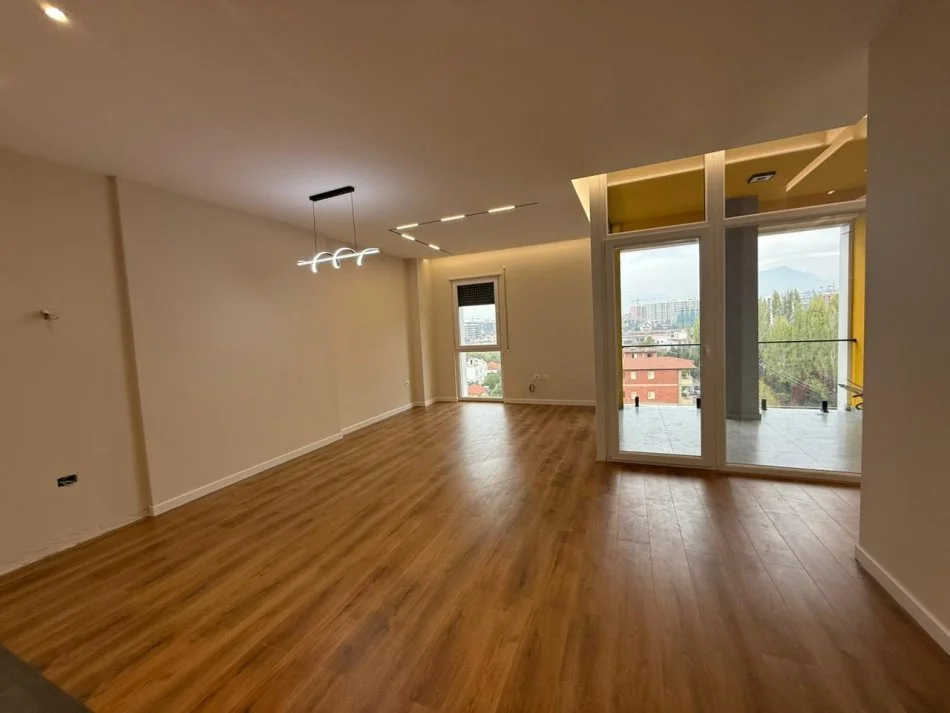Tirane, shes apartament 2+1+Ballkon , 119 m² 185.000 € 