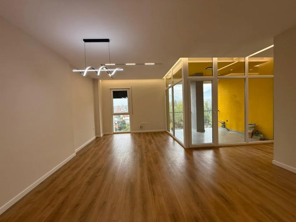 Tirane, shes apartament 2+1+Ballkon , 119 m² 185.000 € 