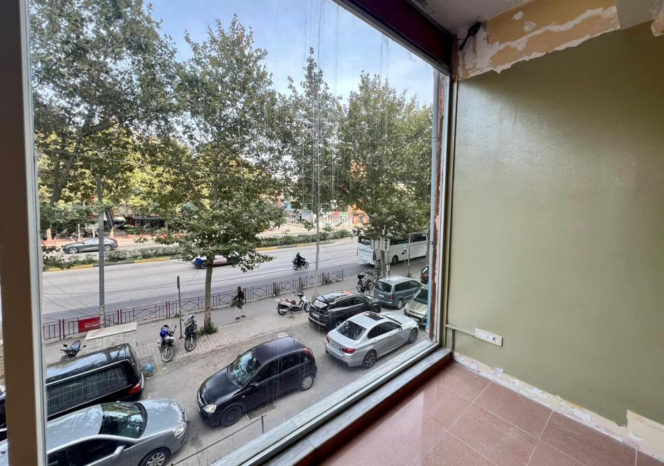 Me Qera: Ambient Biznesi 2 Kate📍Rr. Dritan Hoxha - Me Fasad Xhami nga Rruga Kryesore - S.240m² || 200.000 Leke