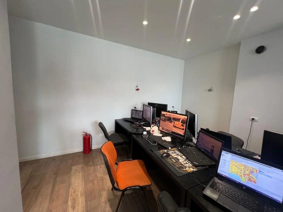 Tirane, shitet apartament 3+1+Aneks+Ballkon Kati 6, 111 m² 300.000 € (Rruga Frosina Plaku)