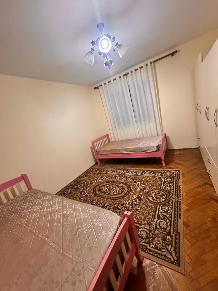 Tirane, jepet me qera apartament 3+1+Aneks+Ballkon Kati 4, 87 m² 600 € (BULEVARDI ZOGU 1)