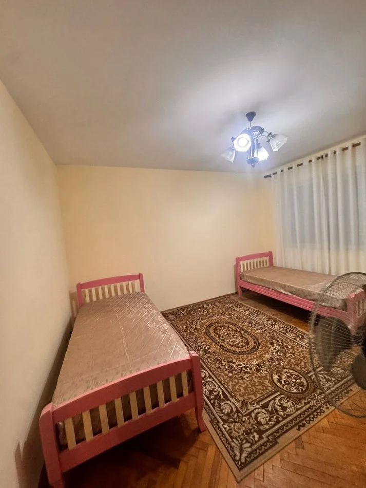 Tirane, jepet me qera apartament 3+1+Aneks+Ballkon Kati 4, 87 m² 600 € (BULEVARDI ZOGU 1)