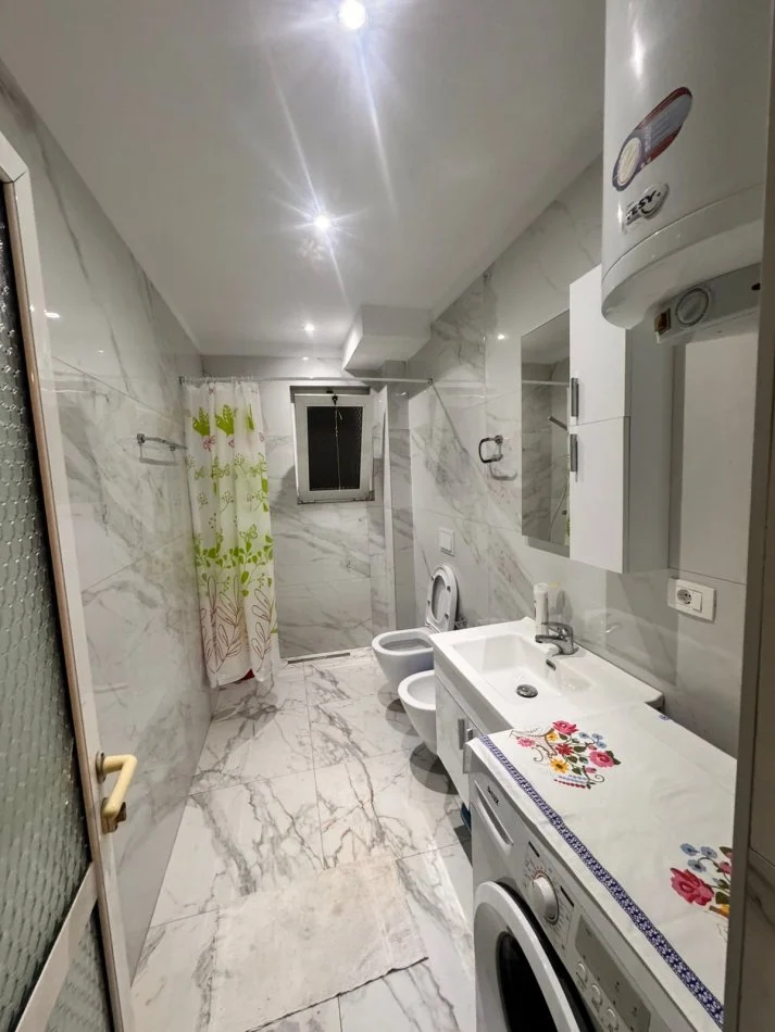 Tirane, jepet me qera apartament 3+1+Aneks+Ballkon Kati 4, 87 m² 600 € (BULEVARDI ZOGU 1)