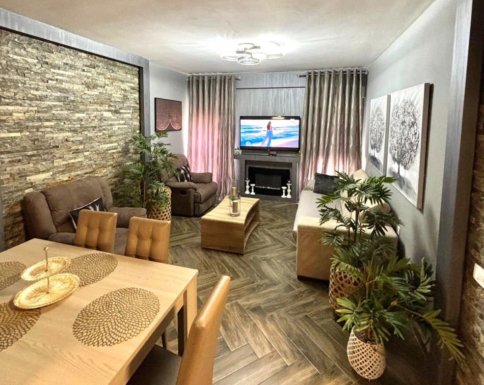 Me Qera : 2+1📍21 Dhjetori (Kompleksi Magnet) - 730€ - S.90m² - Kt.4 || Super i Mobiluar✨️