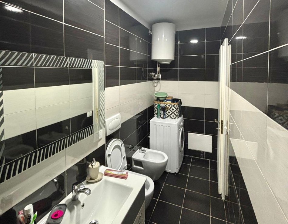 Me Qera : 2+1📍21 Dhjetori (Kompleksi Magnet) - 730€ - S.90m² - Kt.4 || Super i Mobiluar✨️
