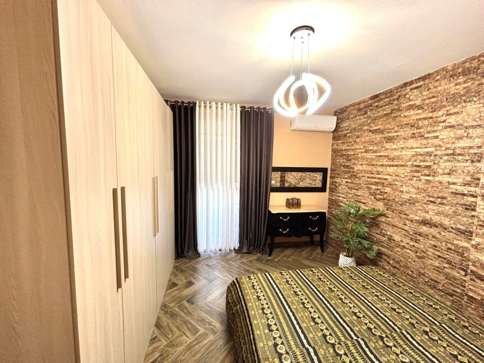 Me Qera : 2+1📍21 Dhjetori (Kompleksi Magnet) - 730€ - S.90m² - Kt.4 || Super i Mobiluar✨️