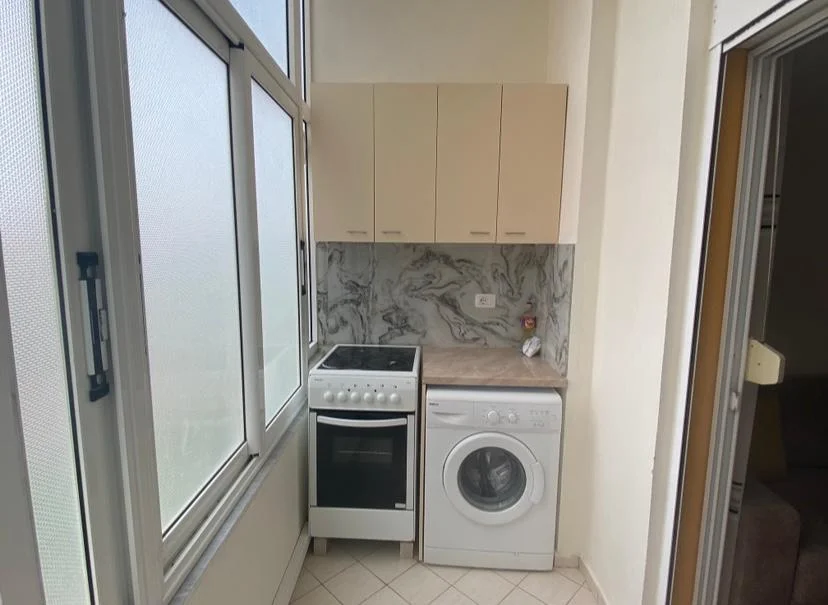 Vlore, jepet me qera vetem 1 dhome Kati 3, 35 m² 170 € (LUNGOMARE)