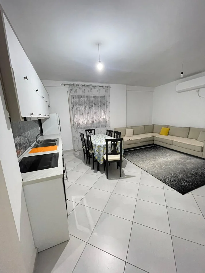 Tirane, jepet me qera apartament 3+1+Aneks+Ballkon , 130 m² 600 € (Astir)