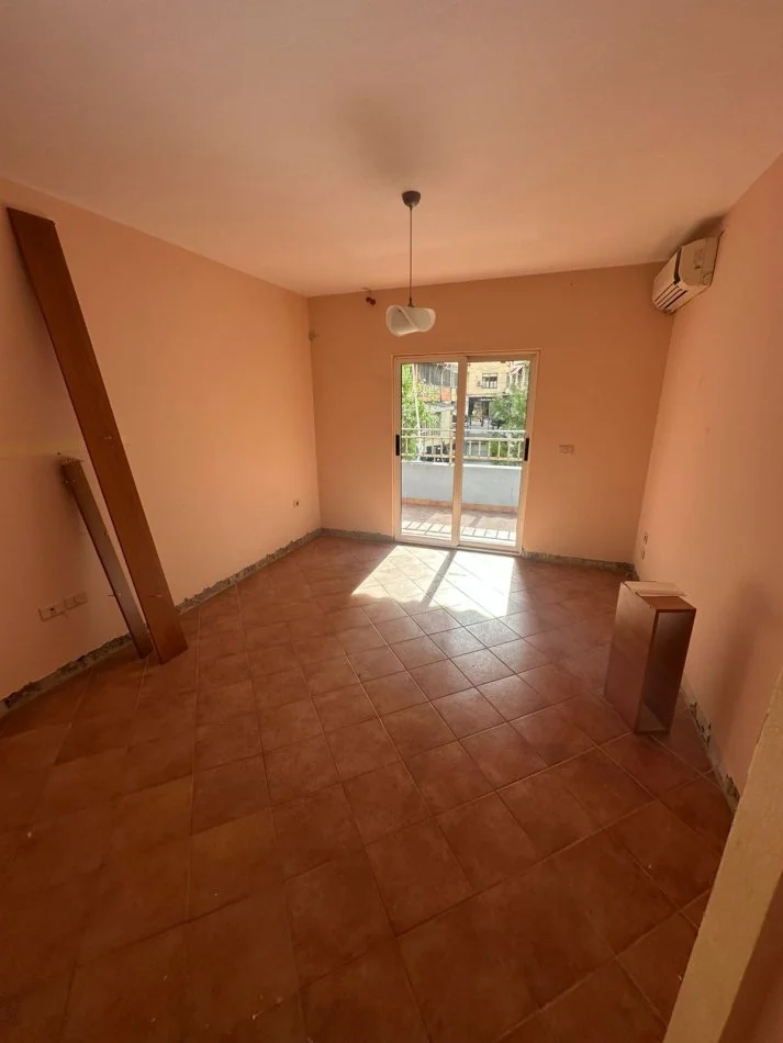 Tirane, shitet apartament 1+1+Aneks+Ballkon Kati 1, 81 m² 190.000 € (Komuna Parisit)