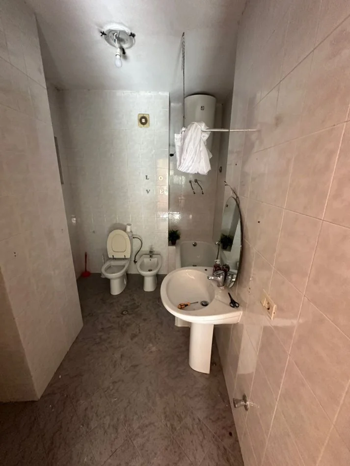 Tirane, shitet apartament 1+1+Aneks+Ballkon Kati 1, 81 m² 190.000 € (Komuna Parisit)