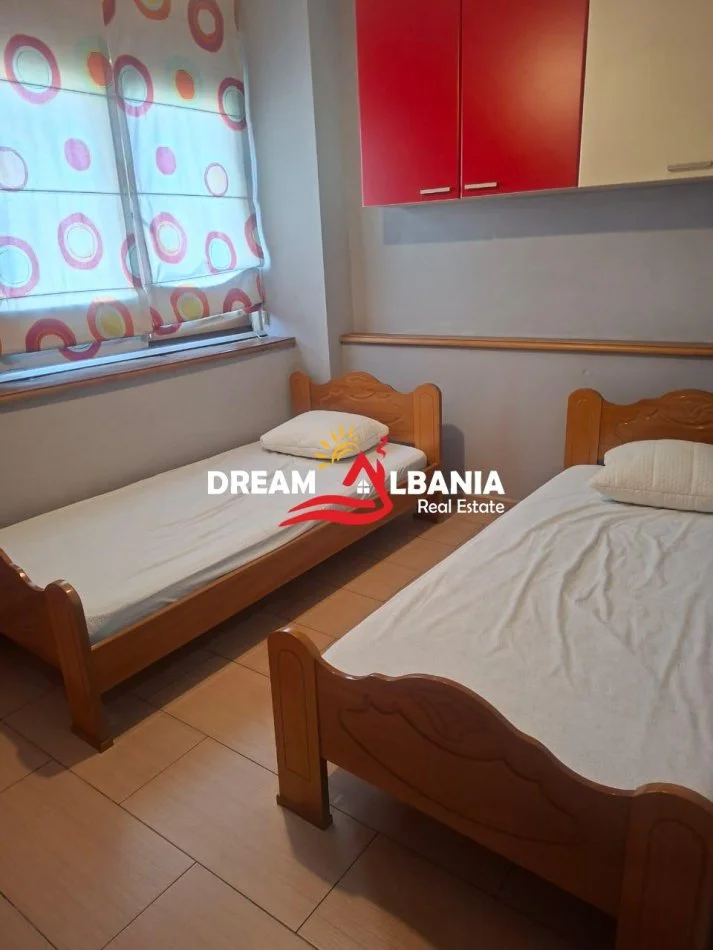 Tirane, jepet me qera apartament 2+1 , 100 m² 650 € (prane ish Ekspozites)