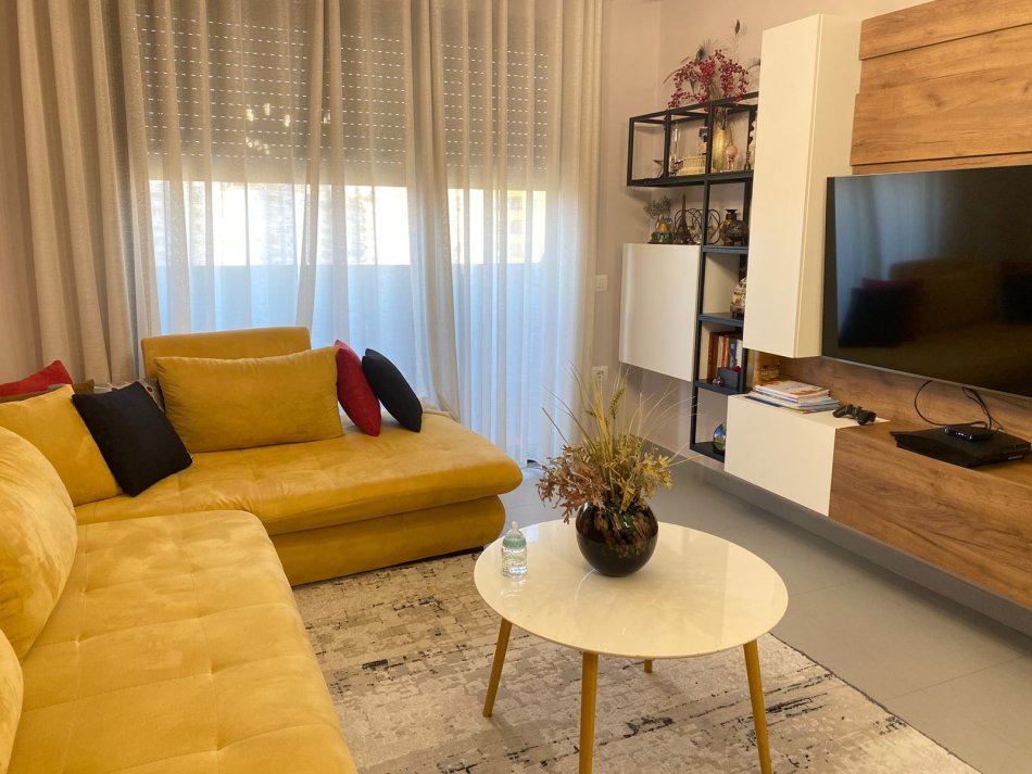 Tirane, jepet me qera apartament 1+1+Ballkon Kati 7, 67 m² 900 € (Stadiumi Dinamo)