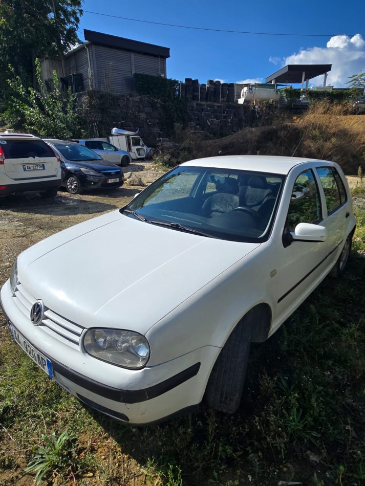 Shitet Golf 4, Kambio manuale, Viti i prodhimit 2000, Diesel 1.9, Kuaj Fuqi 90 Nafte, e bardhë 1.000 €