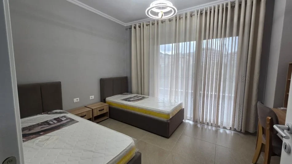 Tirane, jepet me qera apartament 2+1+Ballkon , 100 m² 1.200 €