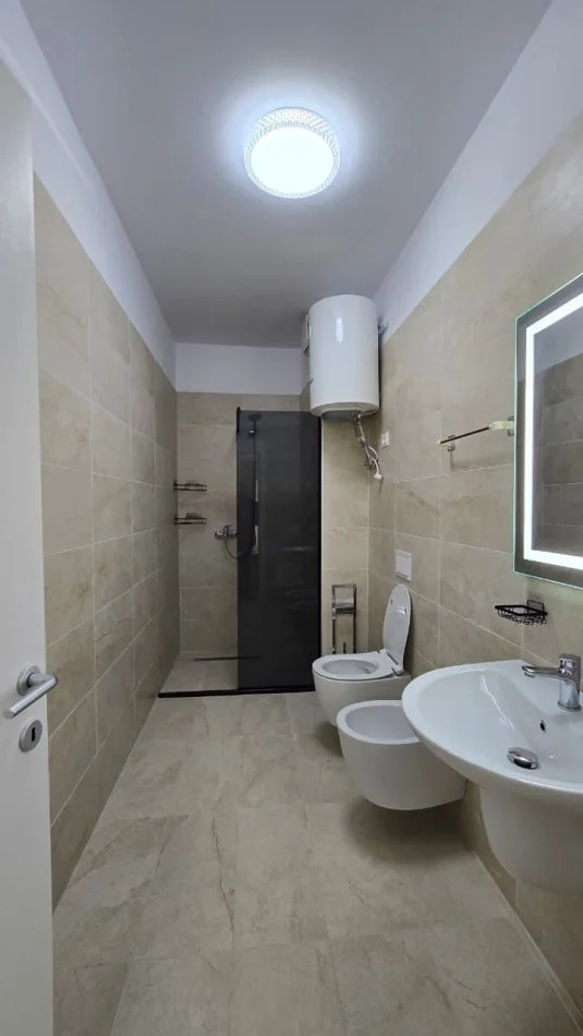 Tirane, jepet me qera apartament 2+1+Ballkon , 100 m² 1.200 €