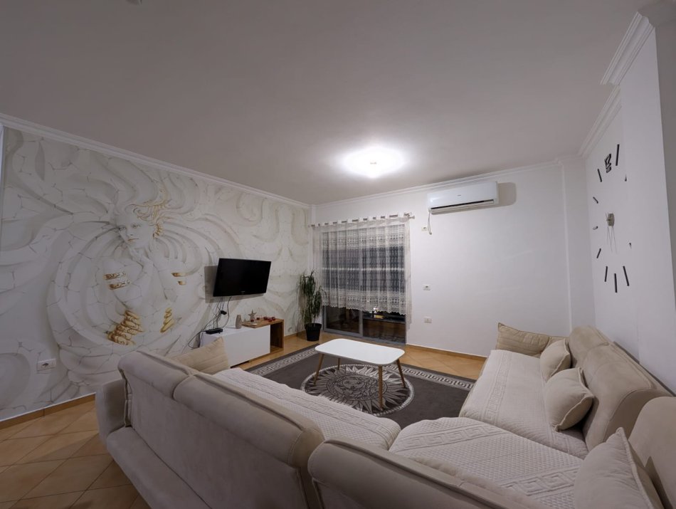 Tirane, jepet me qera apartament 2+1+Ballkon Kati 3, 90 m² 450 € (Fresk)
