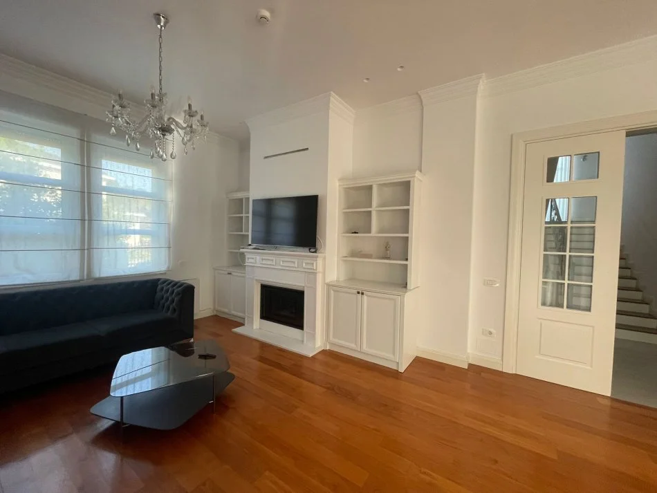 Tirane, jepet me qera Vile 3 Katshe , 335 m² 4.300 € (Rezidenca Rolling Hills,TEG)