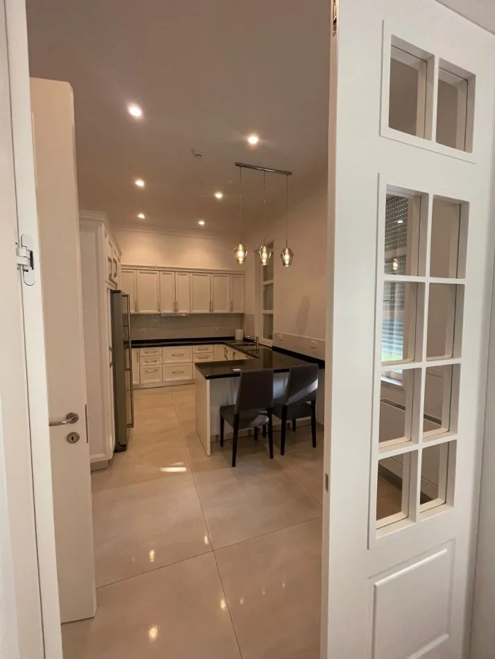 Tirane, jepet me qera Vile 3 Katshe , 335 m² 4.300 € (Rezidenca Rolling Hills,TEG)