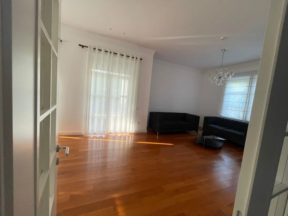 Tirane, jepet me qera Vile 3 Katshe , 330 m² 5.300 € (TEG)