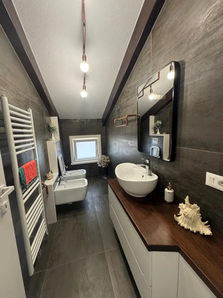 Tirane, jepet me qera apartament+verande | Penthouse 3+1+Aneks+Ballkon Kati 3, 250 m² 2.200 € (TEG)