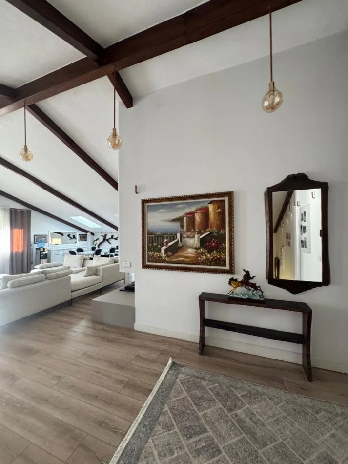 Tirane, jepet me qera apartament+verande | Penthouse 3+1+Aneks+Ballkon Kati 3, 250 m² 2.200 € (TEG)