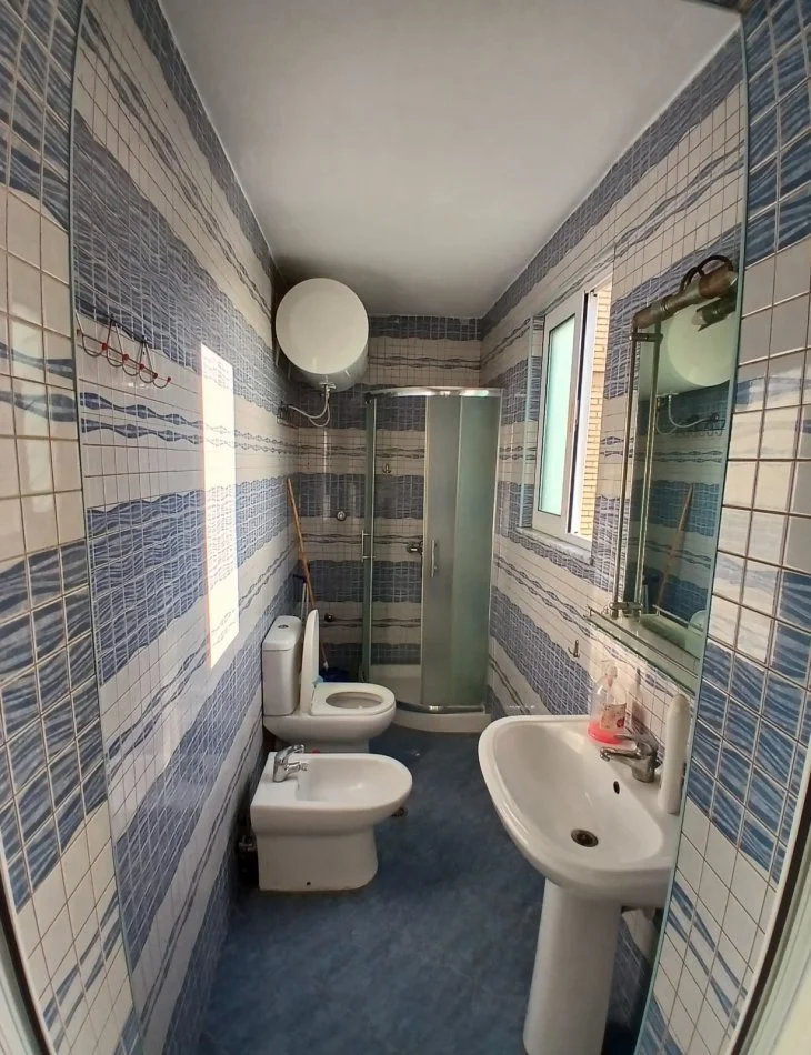 Tirane, jepet me qera apartament 1+1 Kati 4, 65 m² 450 €