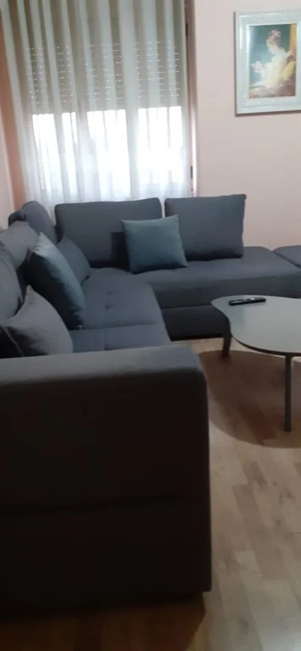 Tirane, jap me qera apartament 2+1+Ballkon Kati 3, 80 m² 610 € (afer kristal center)
