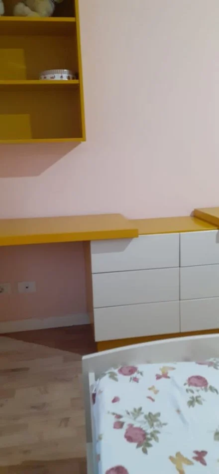 Tirane, jap me qera apartament 2+1+Ballkon Kati 3, 80 m² 610 € (afer kristal center)