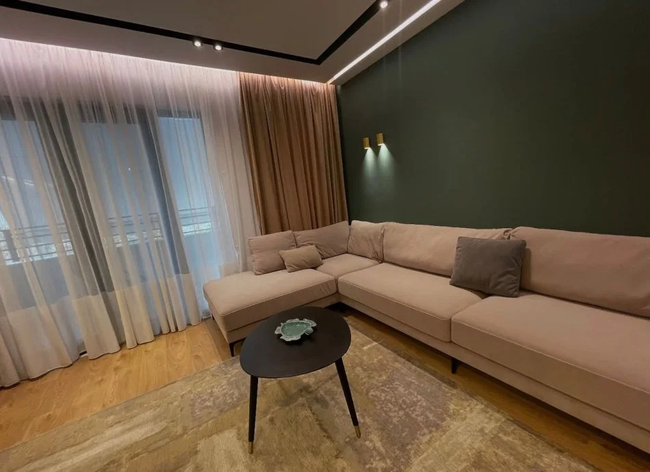 Tirane, jepet me qera apartament 2+1+Ballkon Kati 4, 100 m² 1200 euro te Radissoni