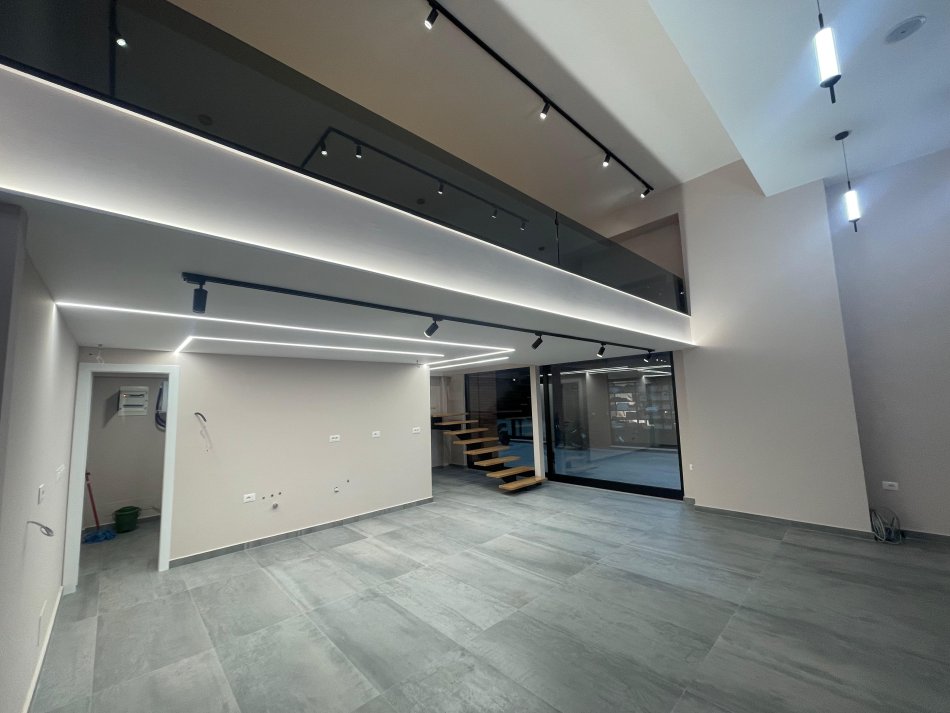 Tirane, jepet me qera ambjent biznesi Kati 0, 100 m² 1.200 € (Kompleksi Golden Park, perballe Spitalit Amerikan 3)