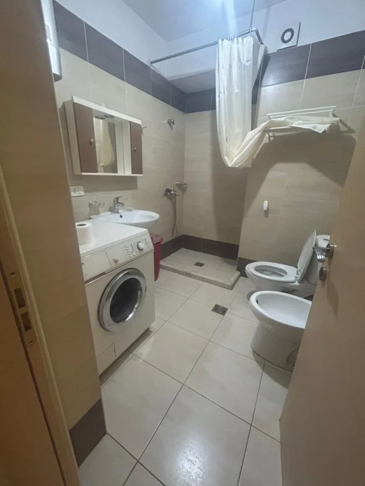 Tirane, jepet me qera apartament Kati 4, 60 m² 450 € 