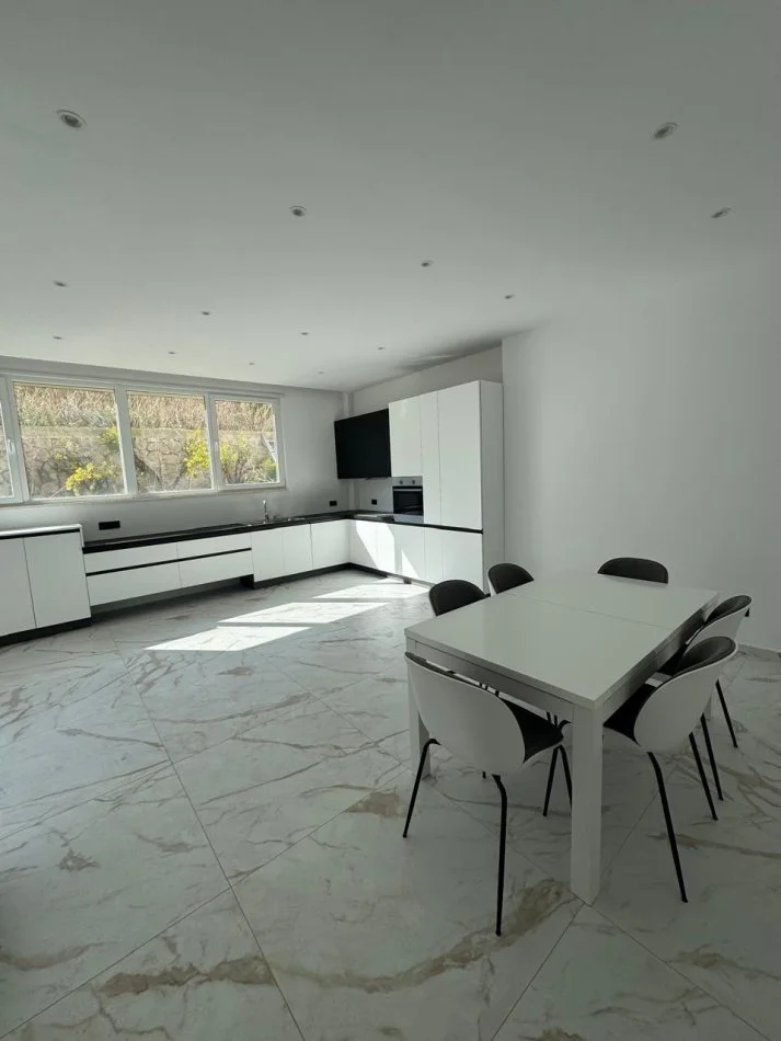 Tirane, shitet Vile 2 Katshe , 400 m² 695.000 € (Rezidenca Secret Garden)