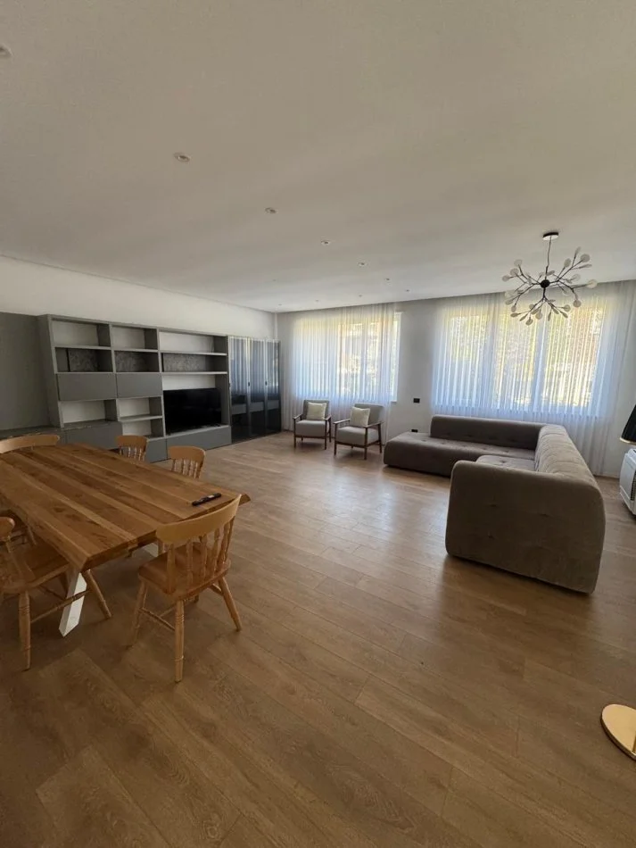 Tirane, shitet Vile 2 Katshe , 400 m² 695.000 € (Rezidenca Secret Garden)