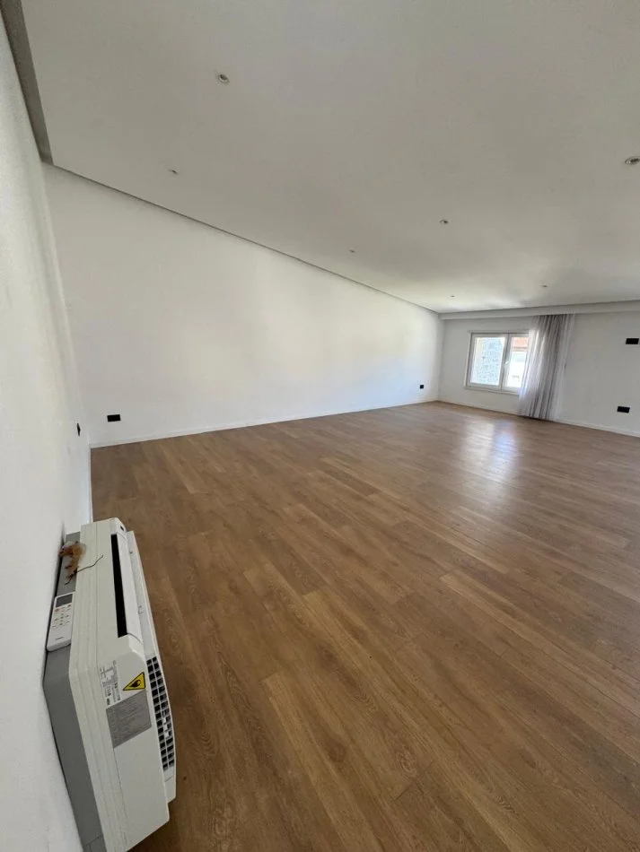 Tirane, shitet Vile 2 Katshe , 400 m² 695.000 € (Rezidenca Secret Garden)